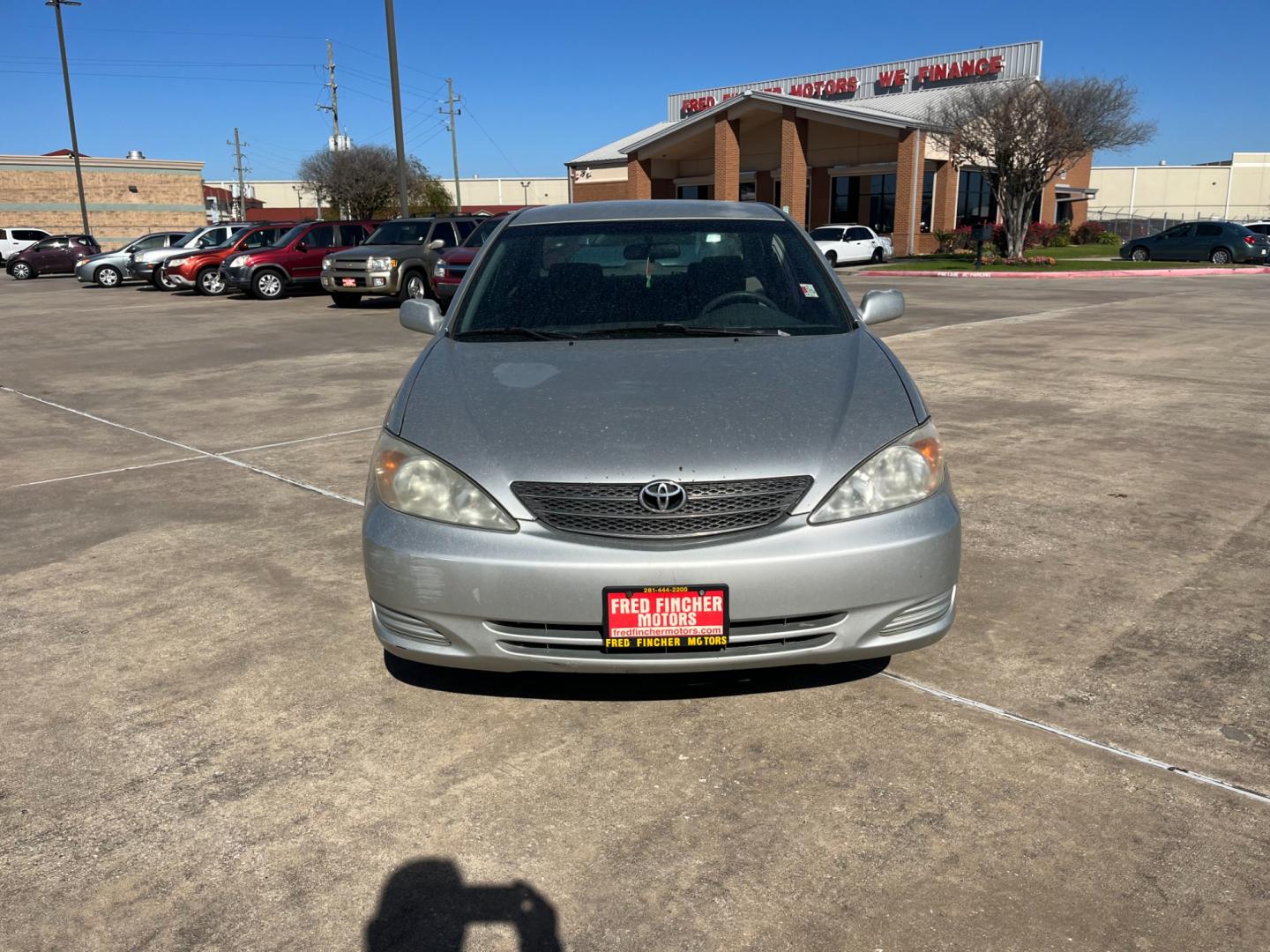 2002 SILVER /gray Toyota Camry LE (4T1BE32K72U) with an 2.4L L4 DOHC 16V engine, Automatic transmission, located at 14700 Tomball Parkway 249, Houston, TX, 77086, (281) 444-2200, 29.928619, -95.504074 - Photo#1